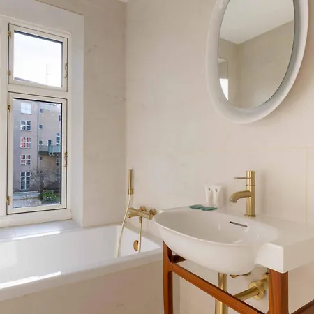 Lovely By W Bathtub And Balcony شقة